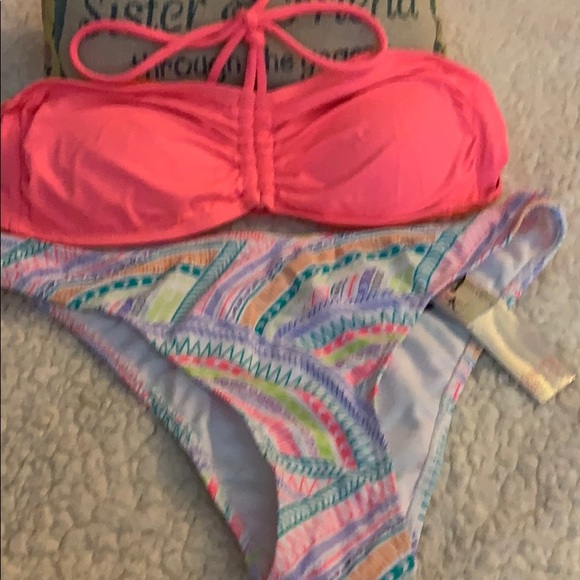 Bathing suits - Picture 4 of 7